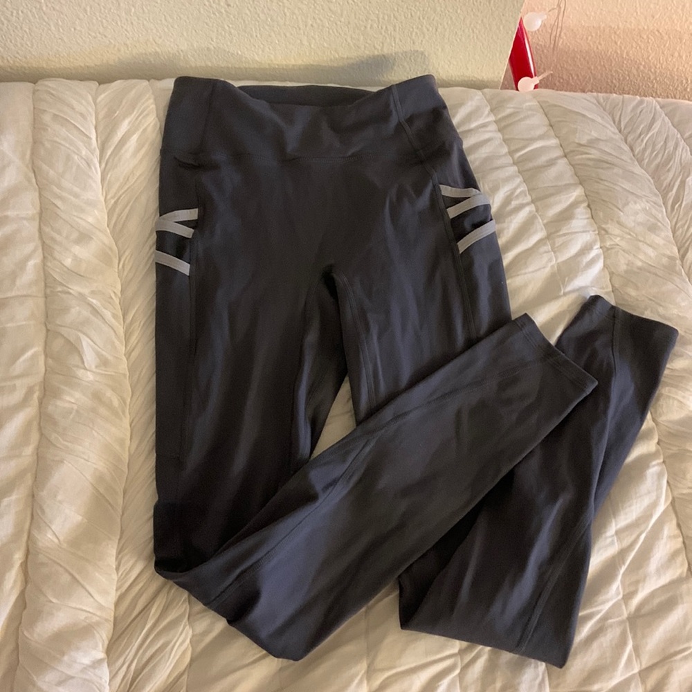 Grey fabletics leggings with pockets